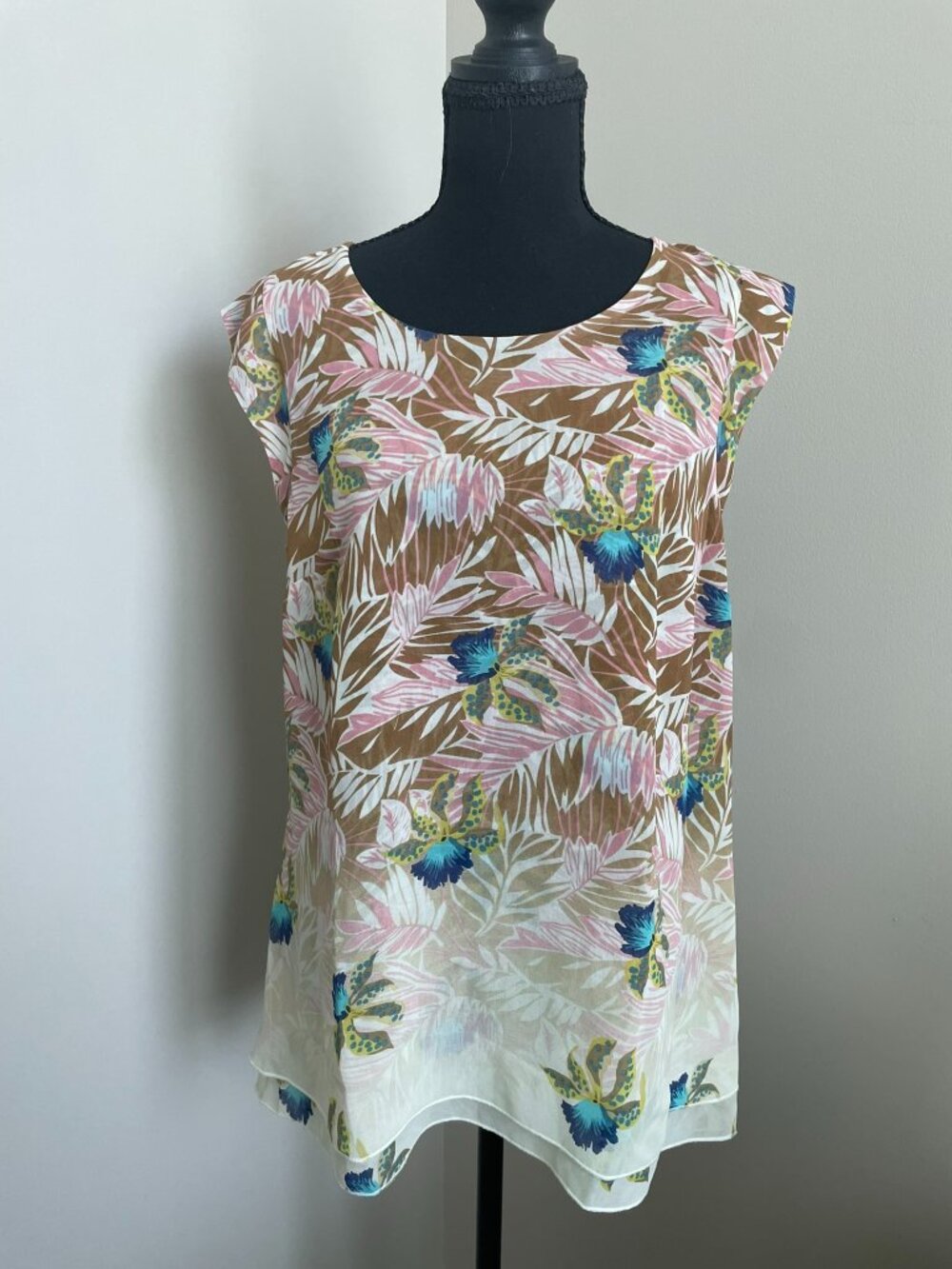 Cabi Tropical Floral Sleeveless Blouse